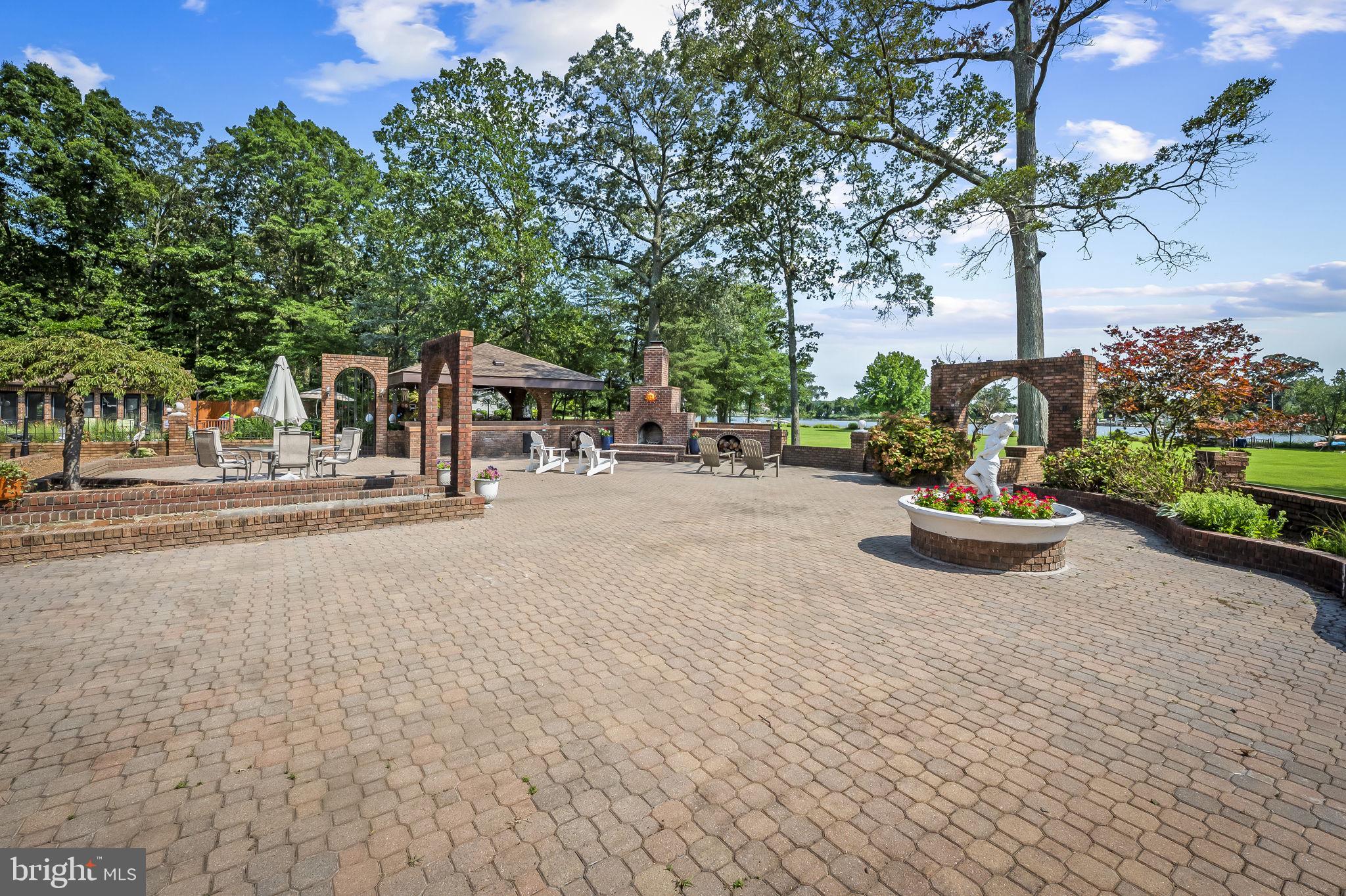 HICKORY POINT - Residential