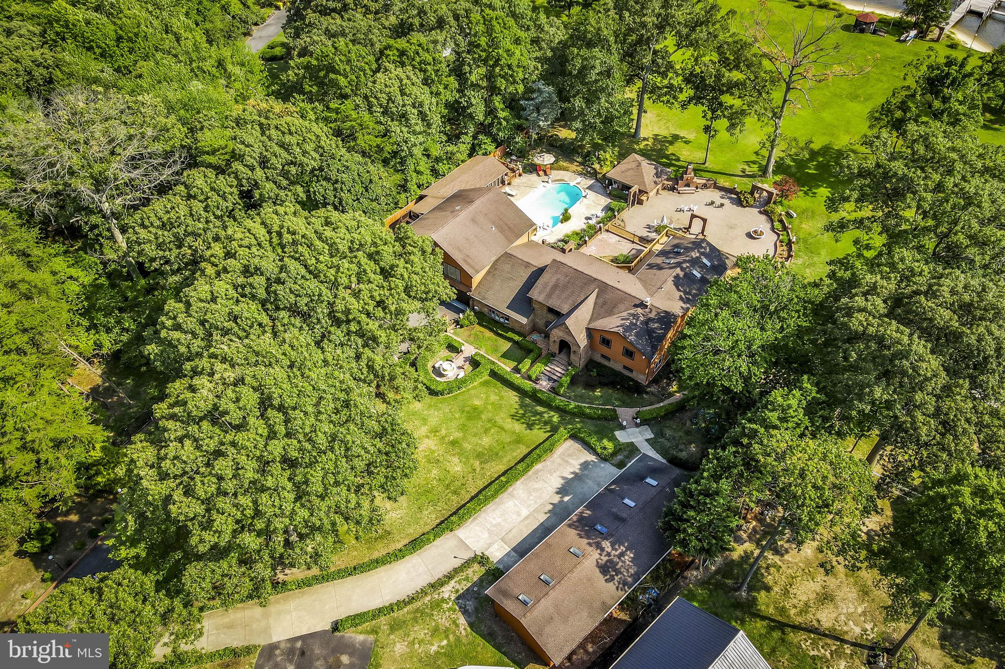 HICKORY POINT - Residential