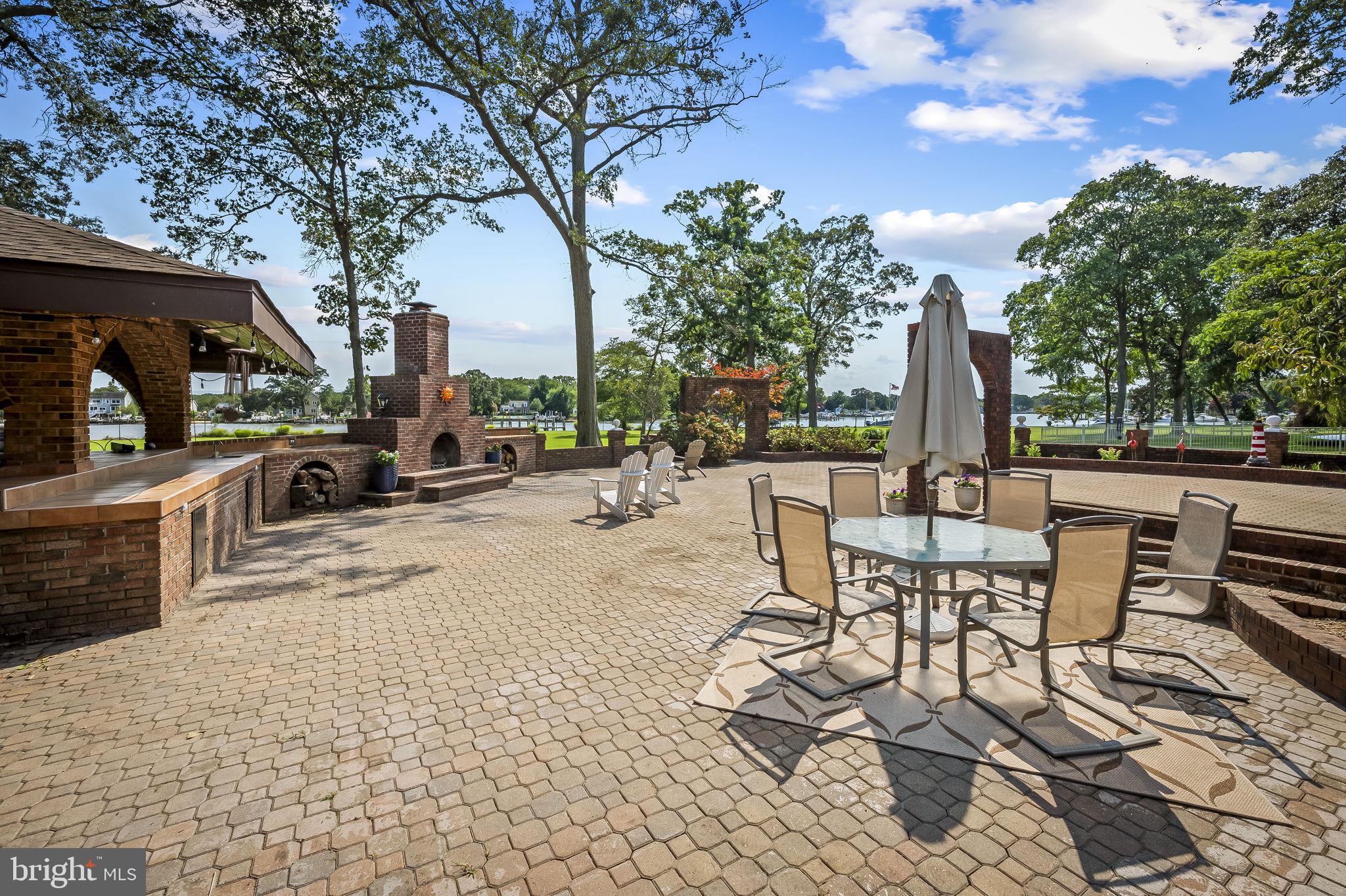 HICKORY POINT - Residential