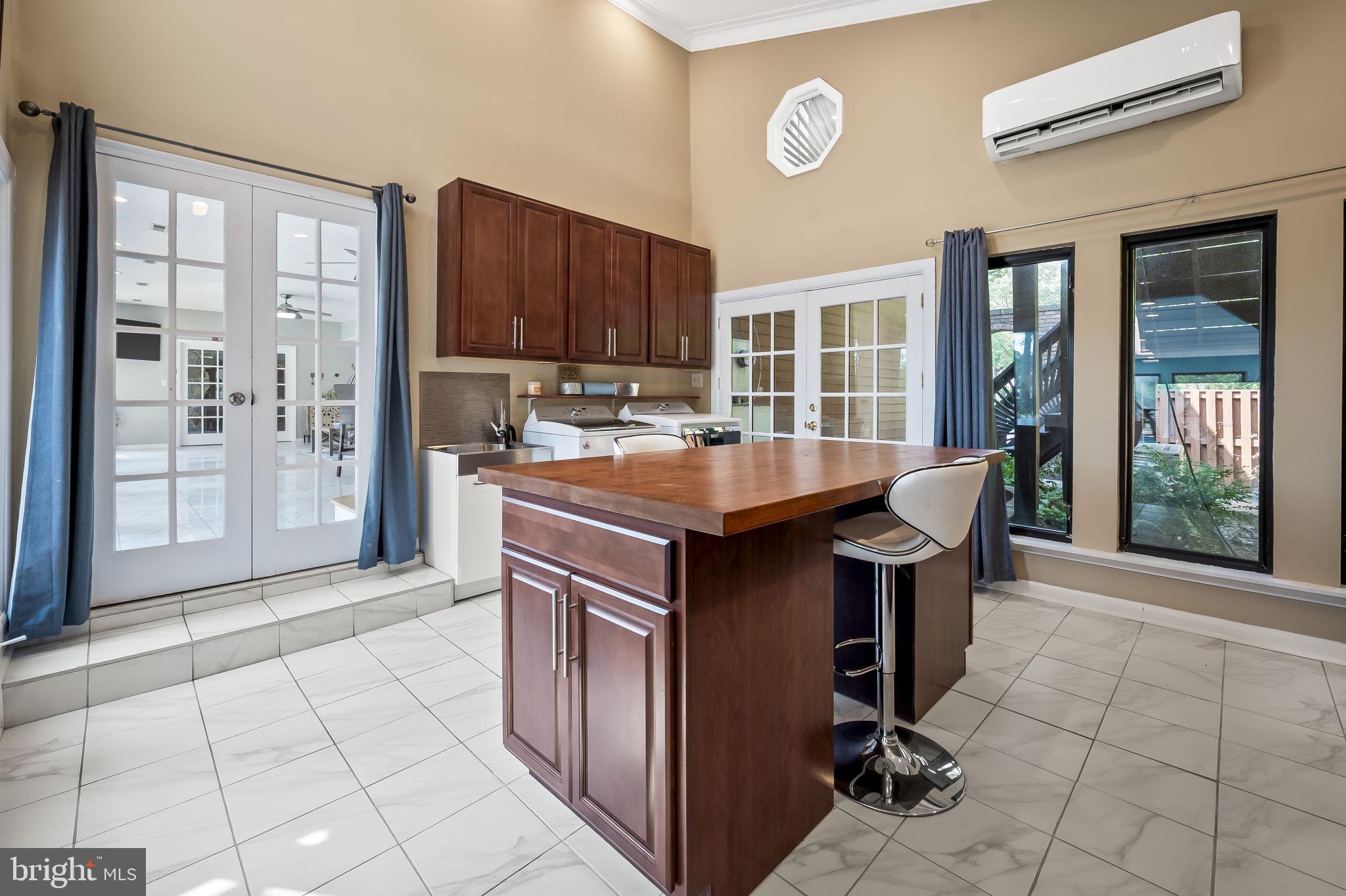 HICKORY POINT - Residential