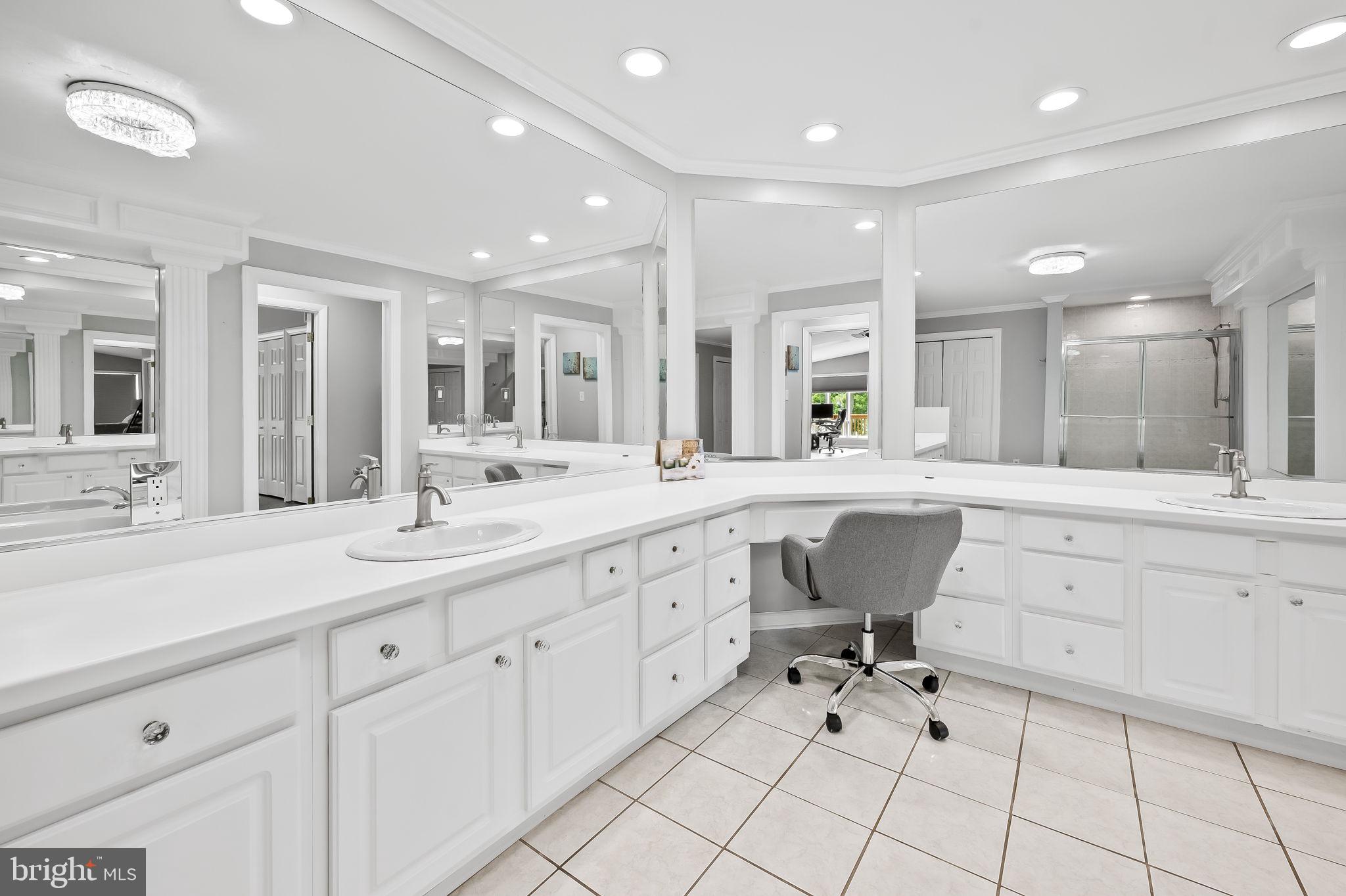 HICKORY POINT - Residential