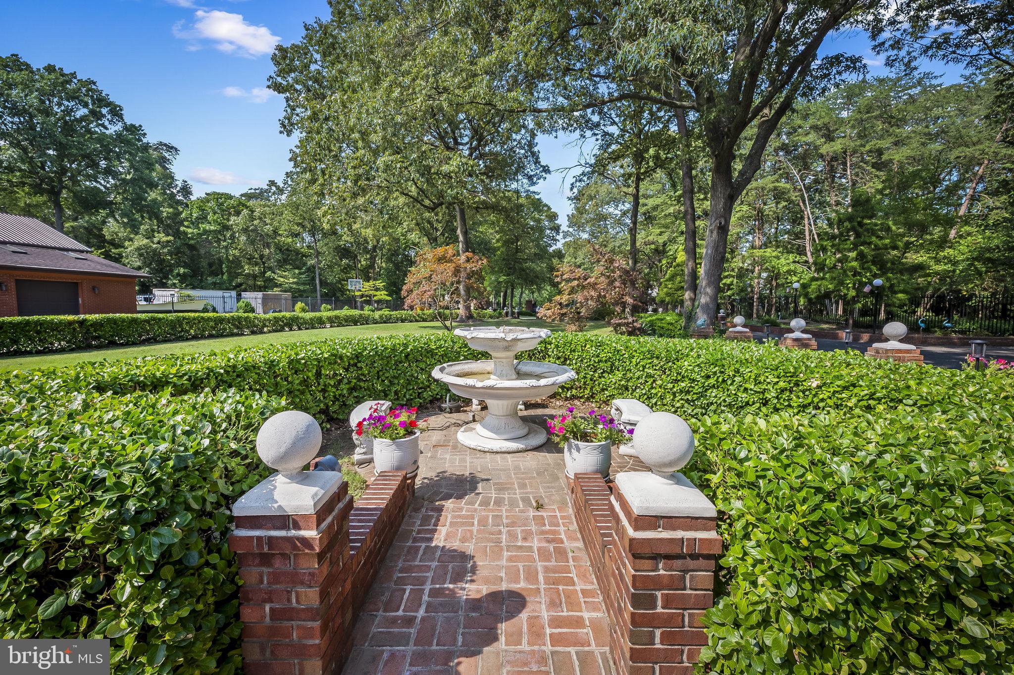 HICKORY POINT - Residential