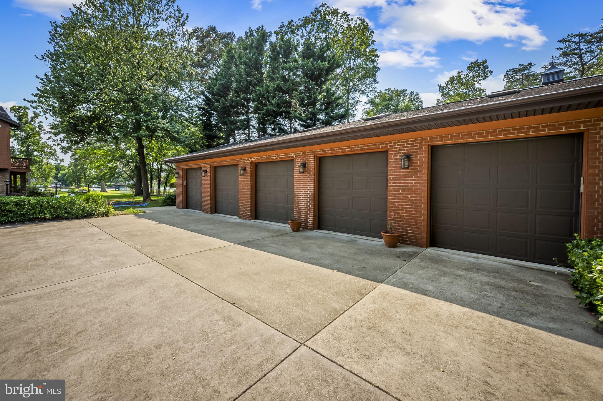 HICKORY POINT - Residential