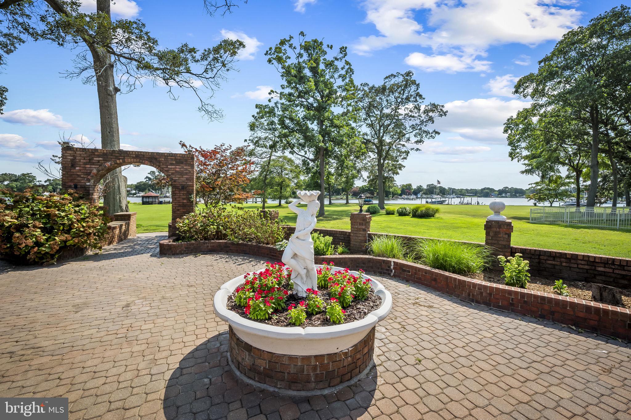 HICKORY POINT - Residential