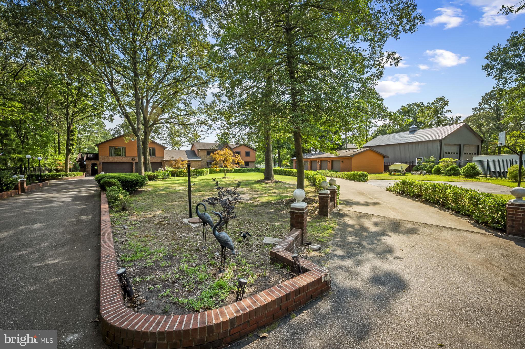 HICKORY POINT - Residential