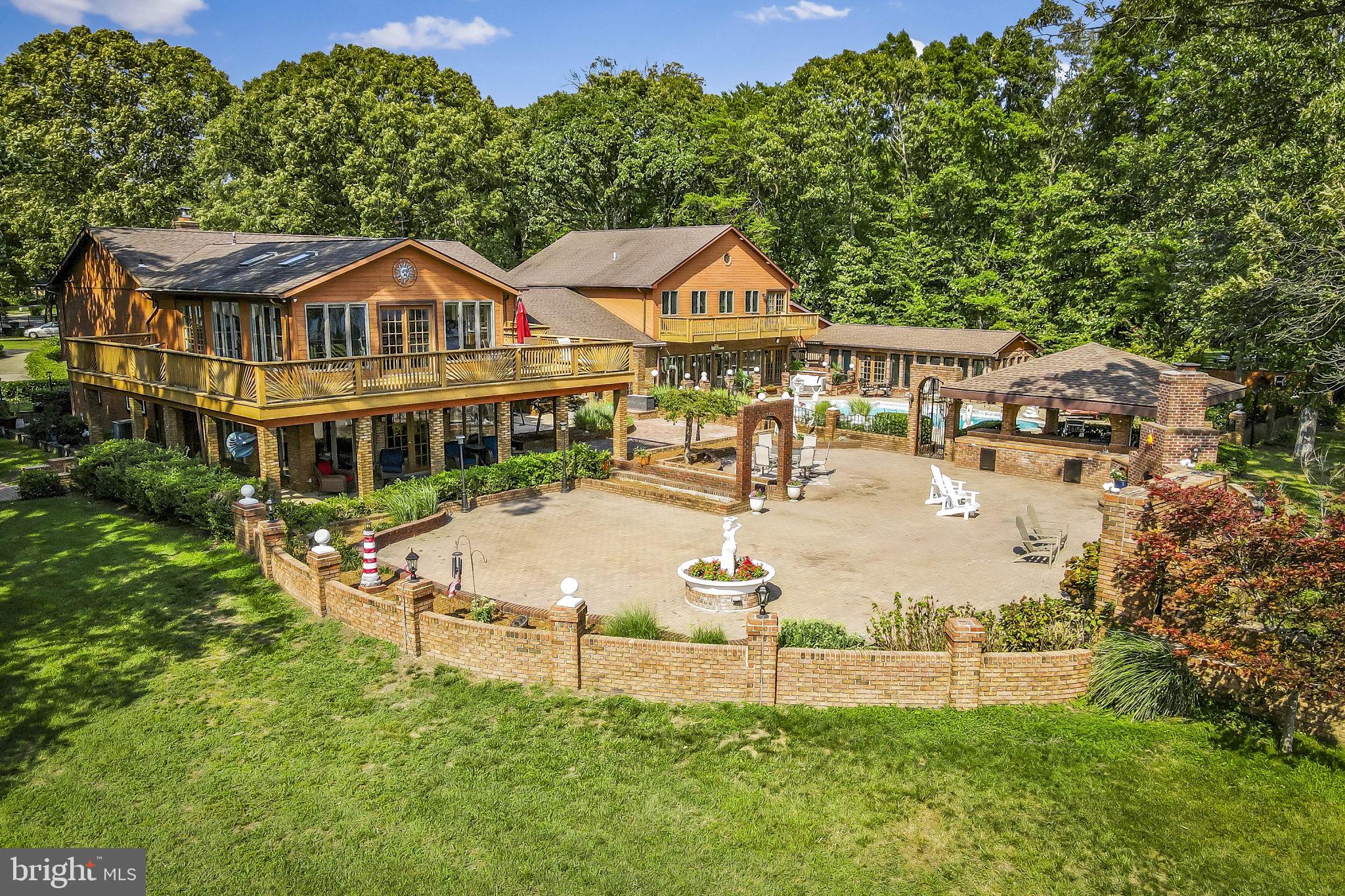 HICKORY POINT - Residential