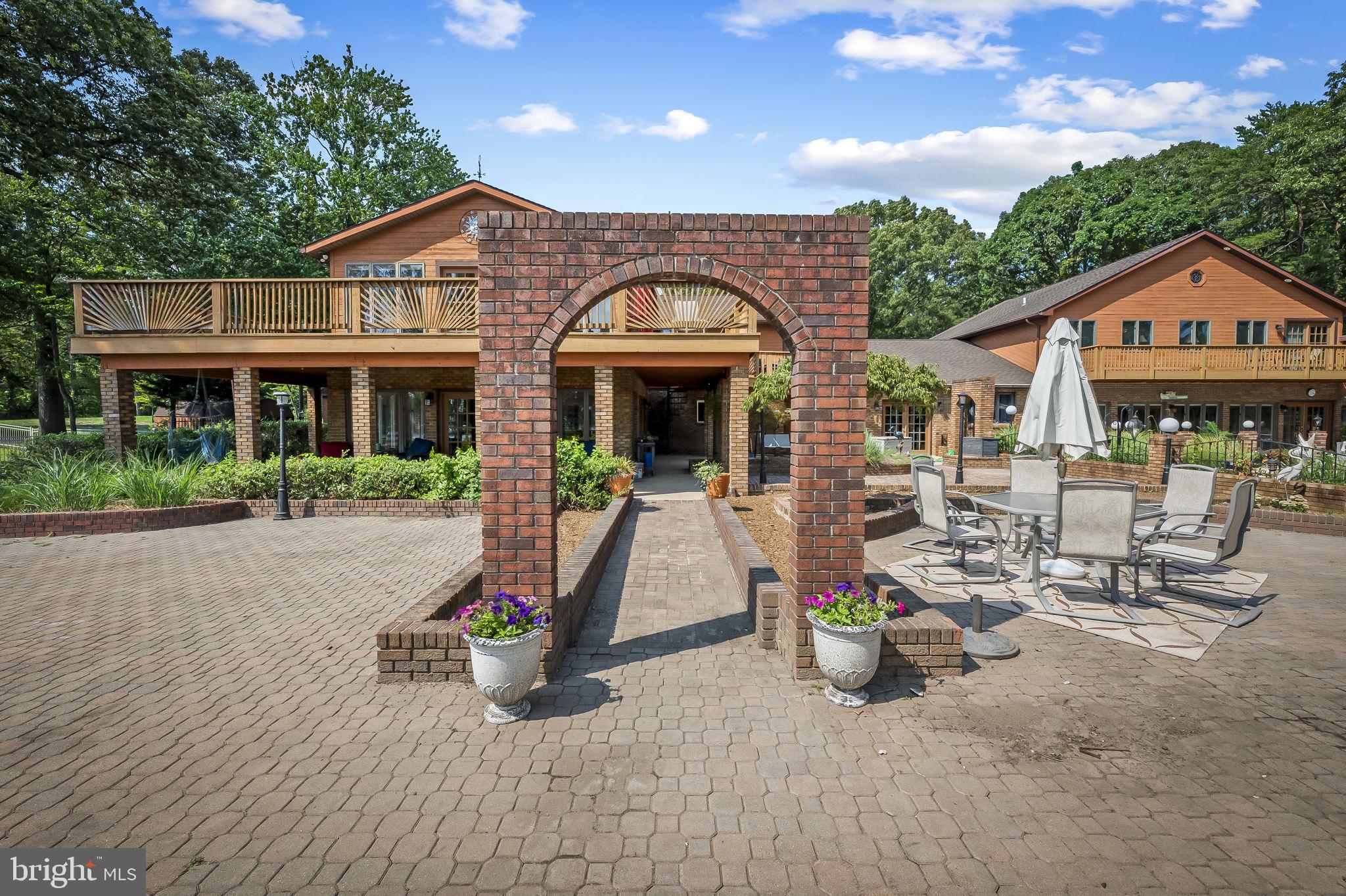 HICKORY POINT - Residential