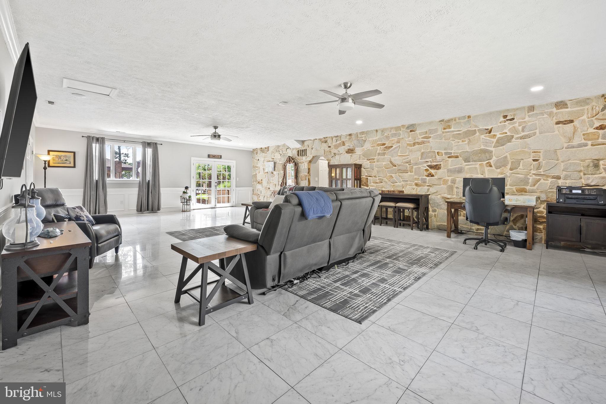 HICKORY POINT - Residential