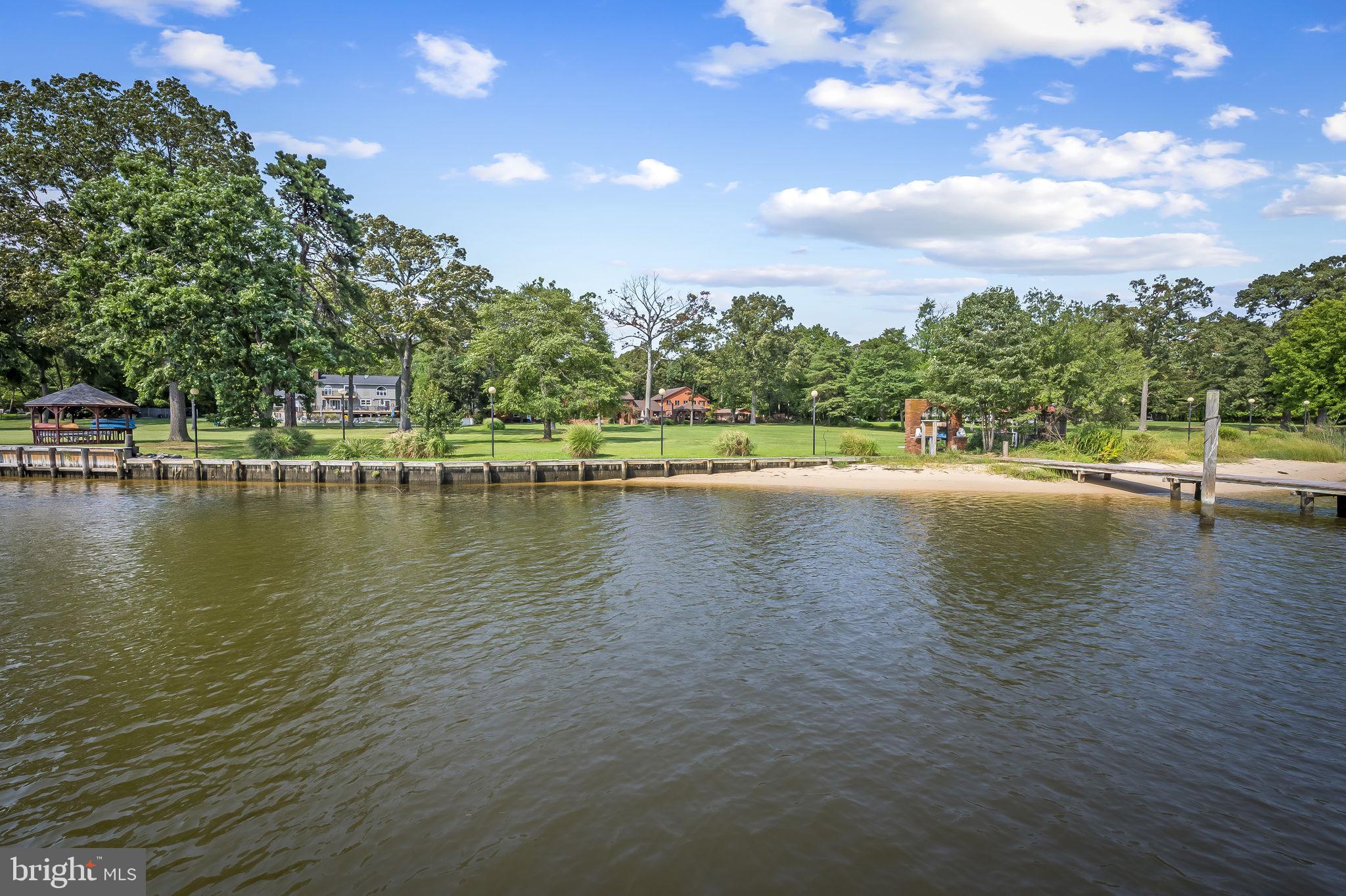 HICKORY POINT - Residential