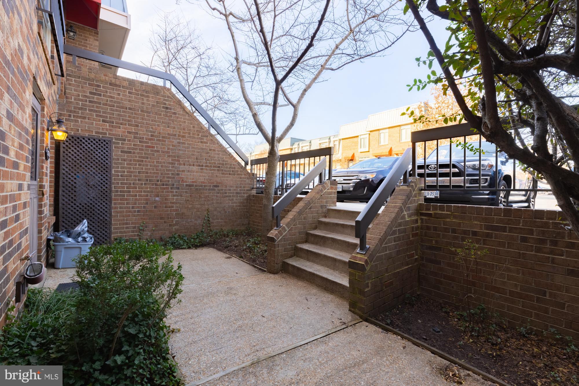 SOUTHAMPTON - Residential Lease