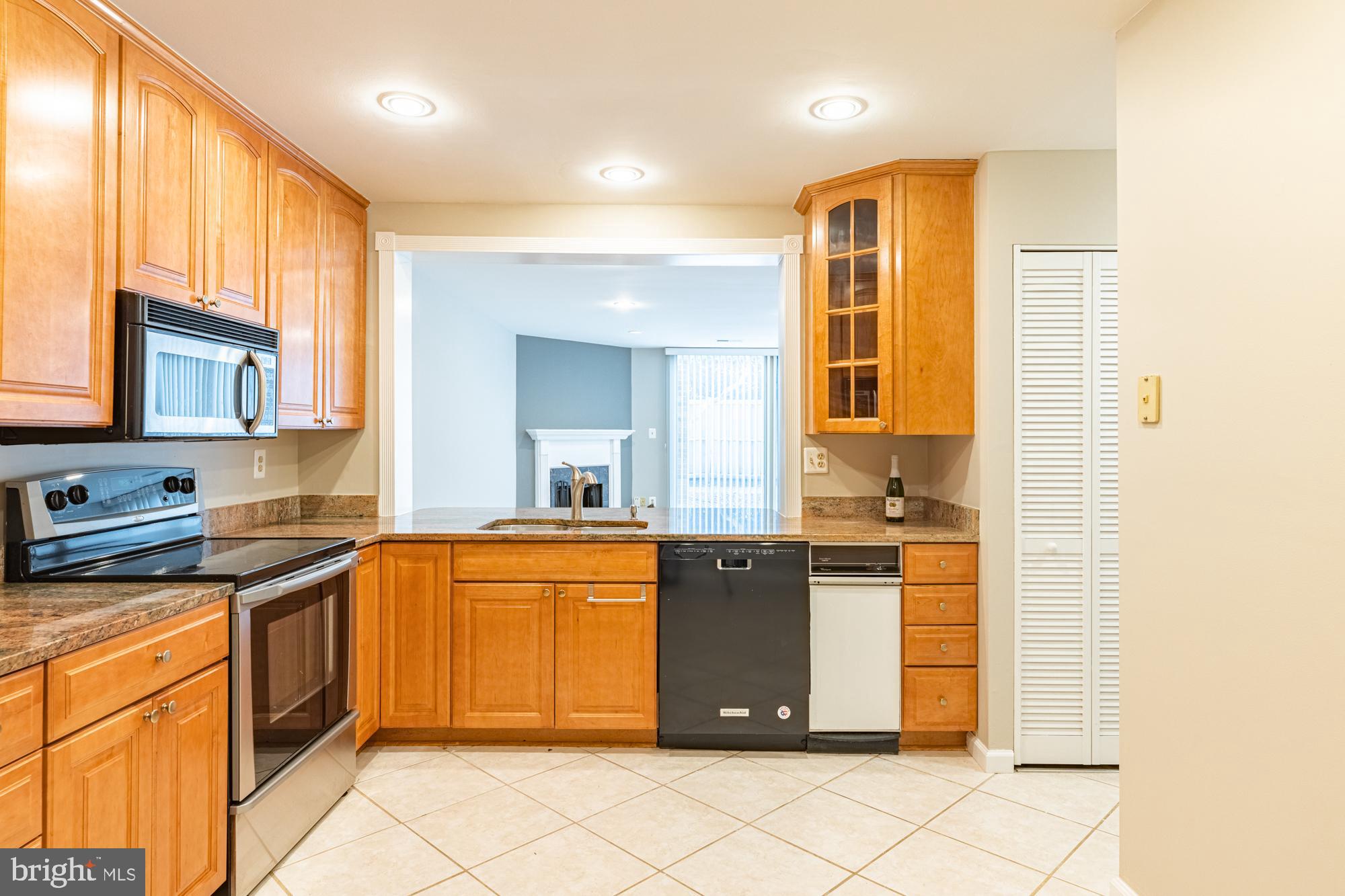 SOUTHAMPTON - Residential Lease