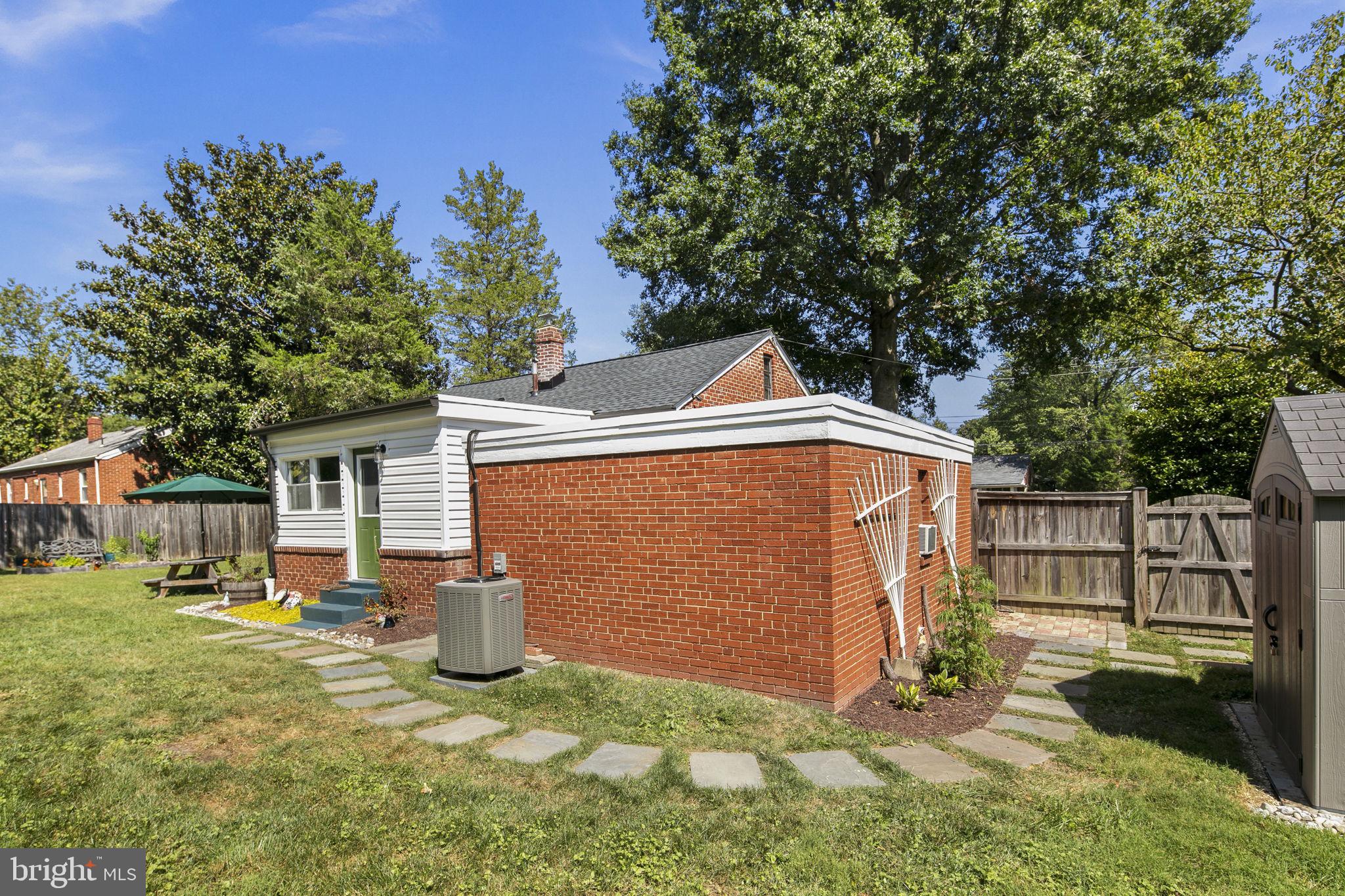 HAZELTINE HEIGHTS - Residential