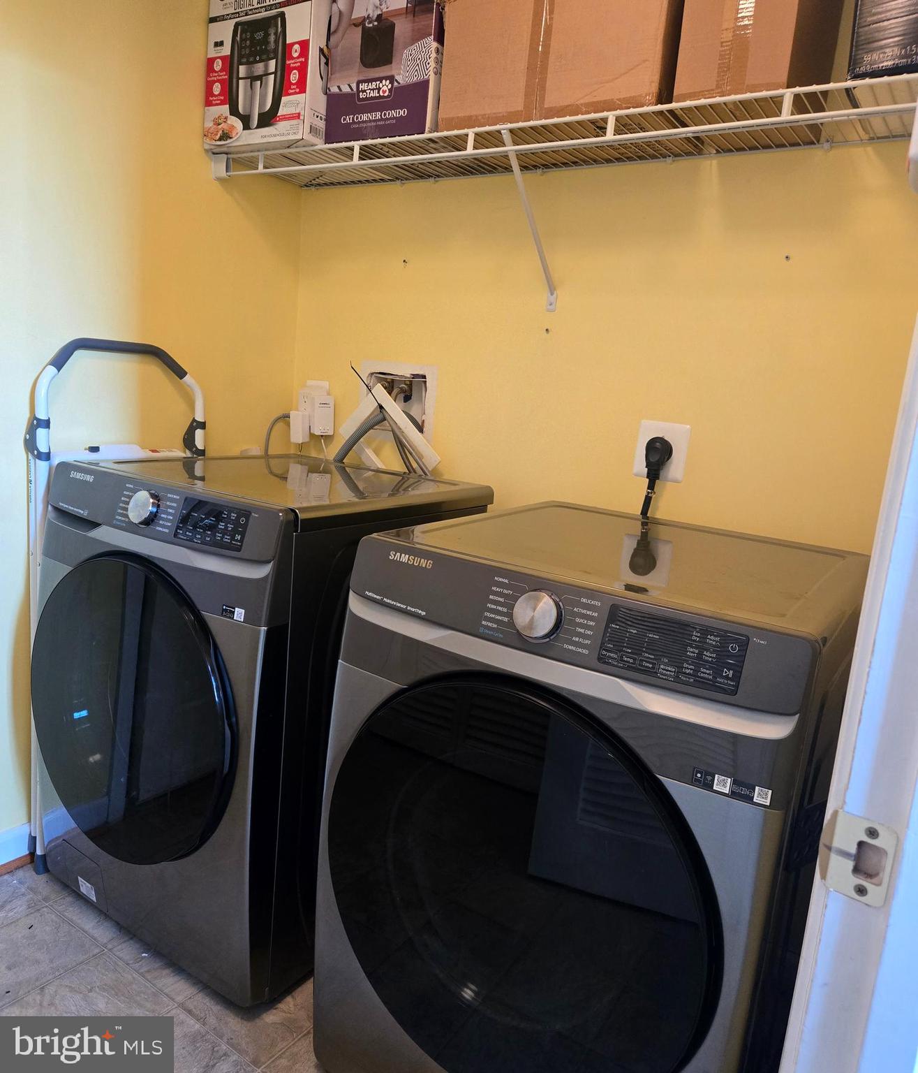 HOLLY WOODS - Residential