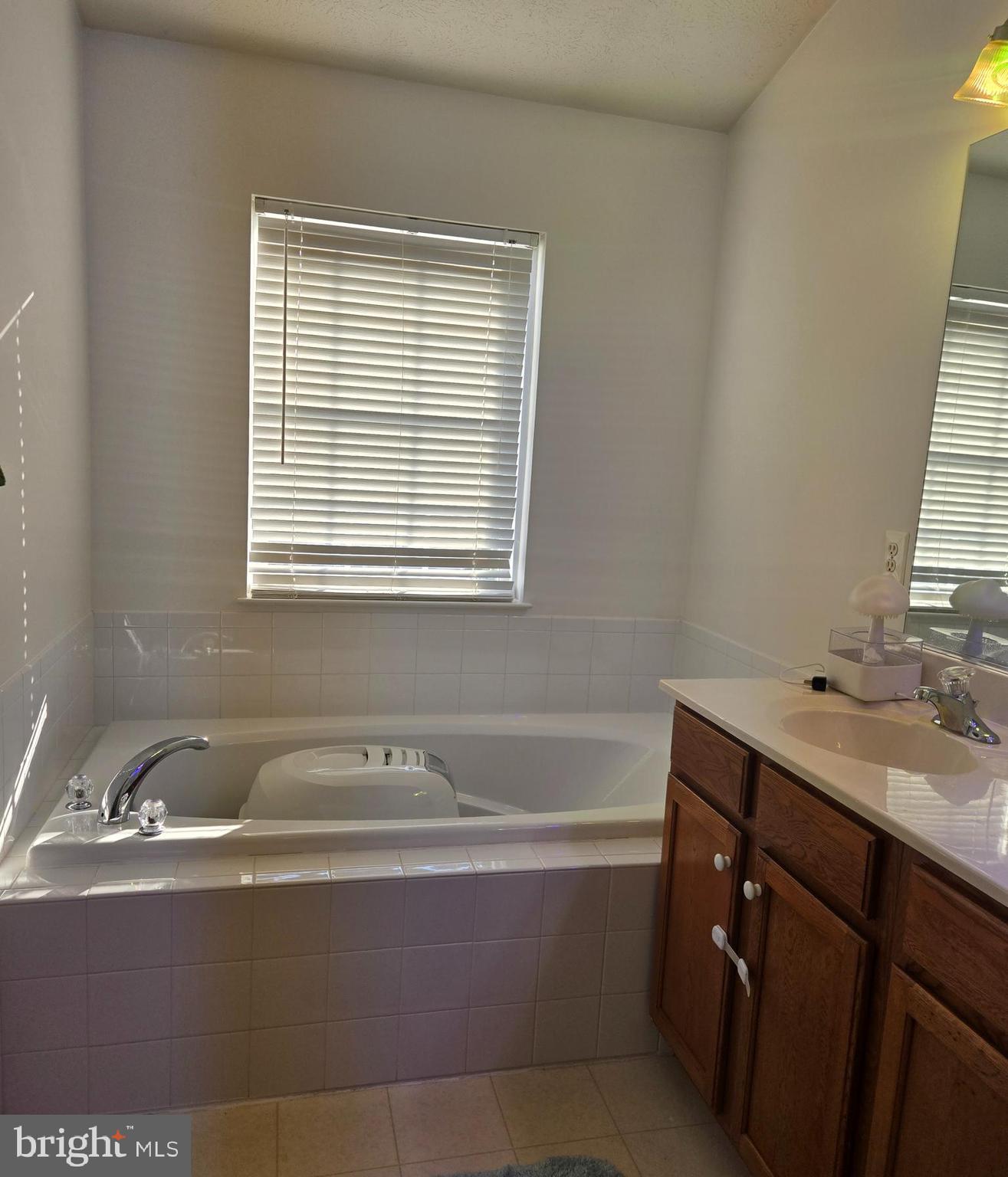 HOLLY WOODS - Residential