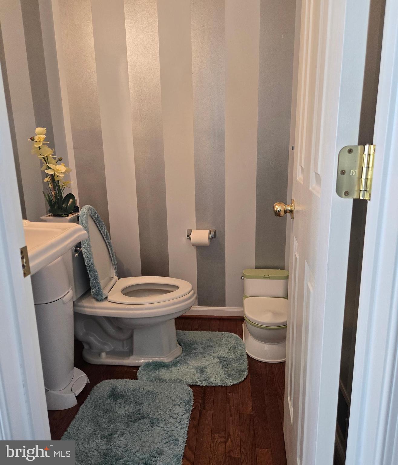 HOLLY WOODS - Residential