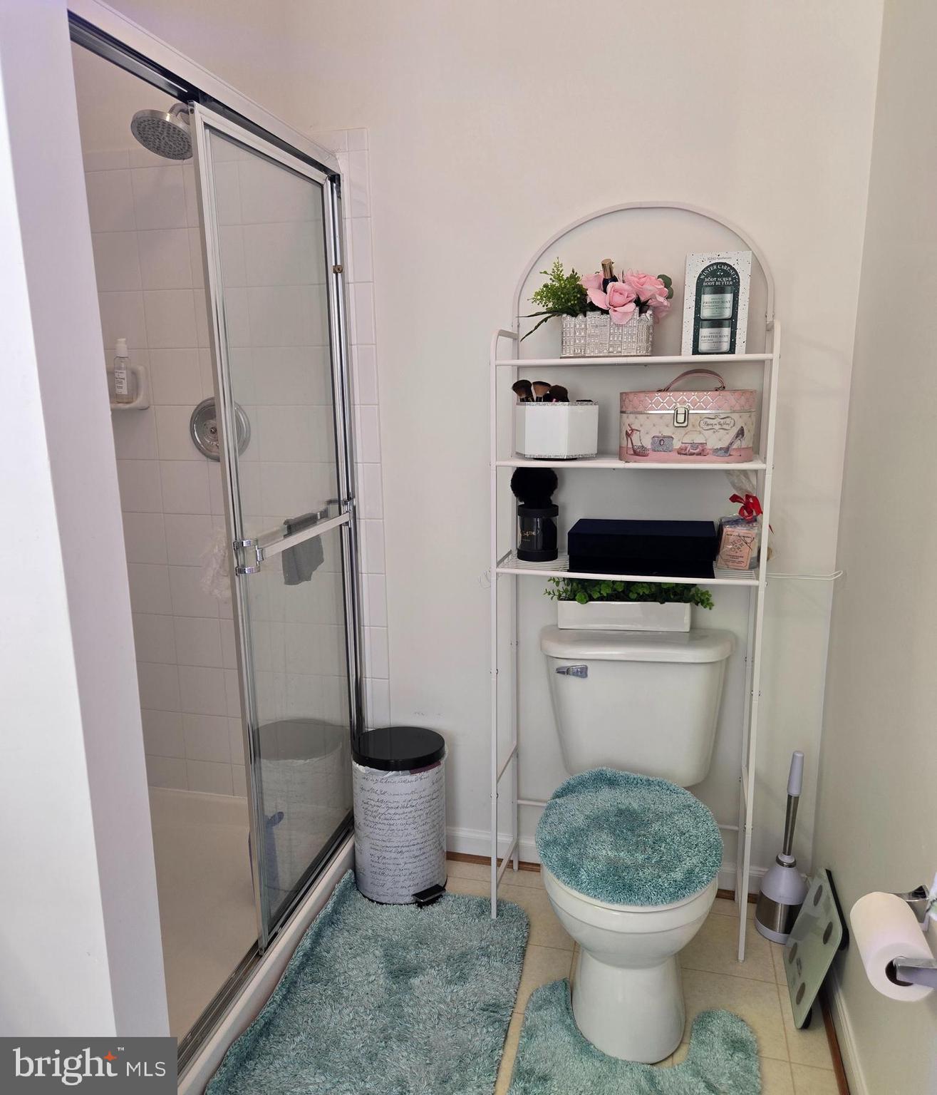 HOLLY WOODS - Residential