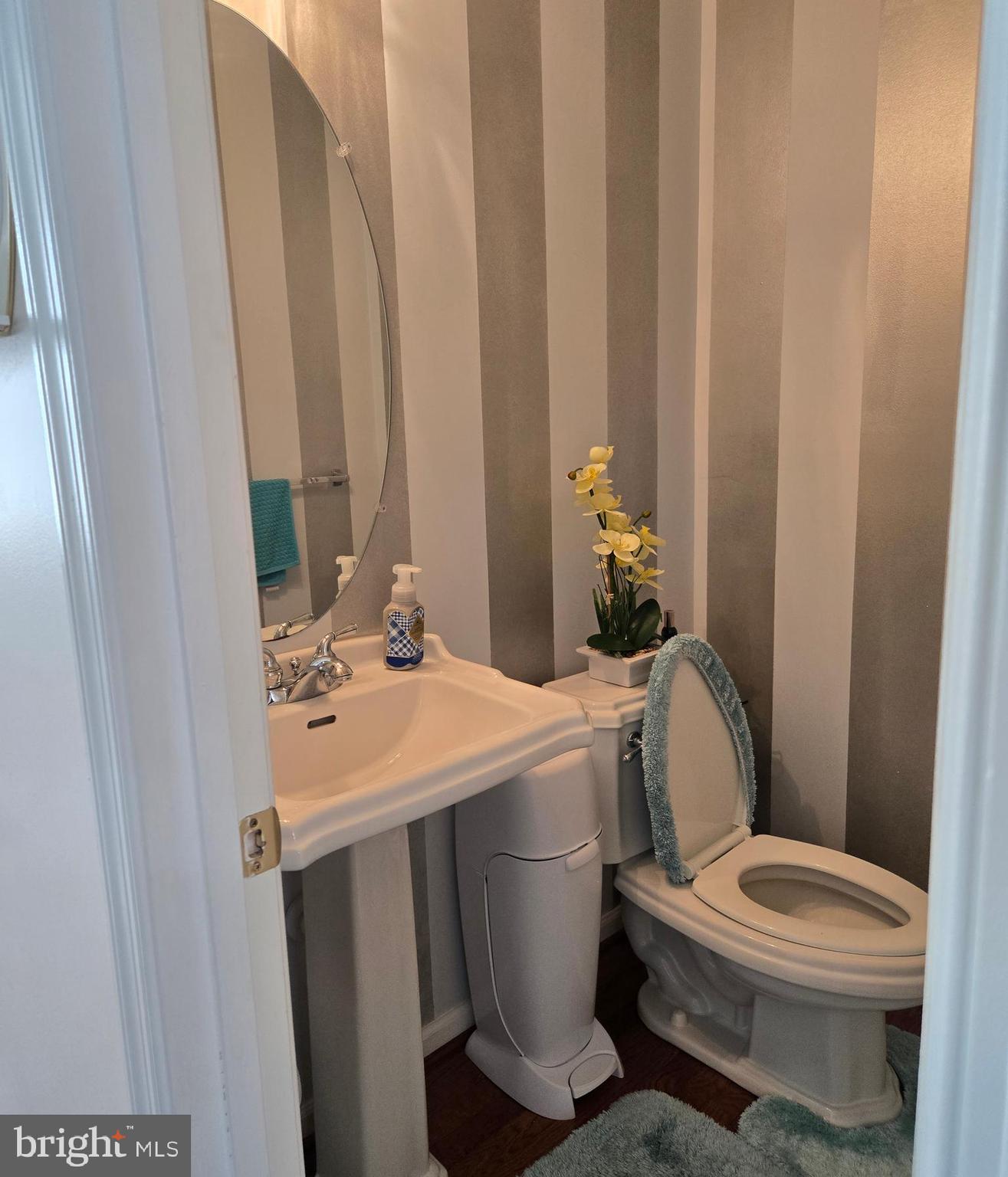 HOLLY WOODS - Residential