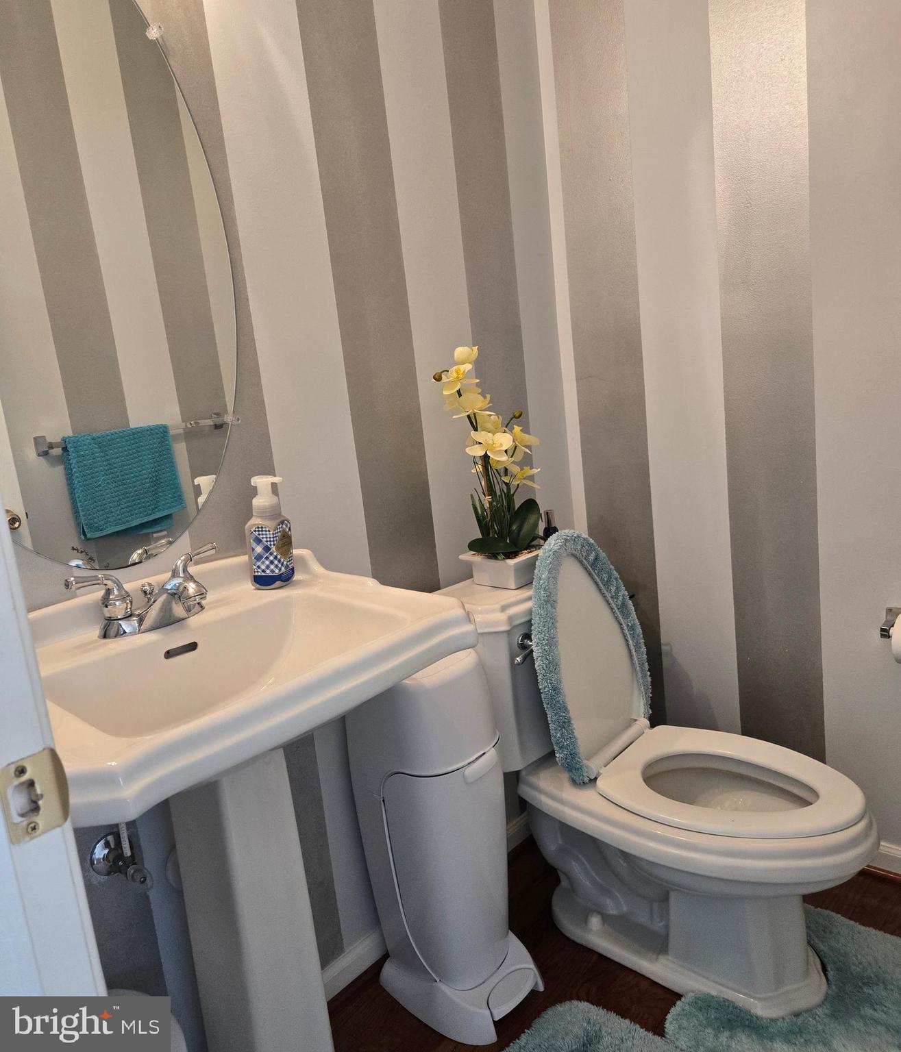 HOLLY WOODS - Residential