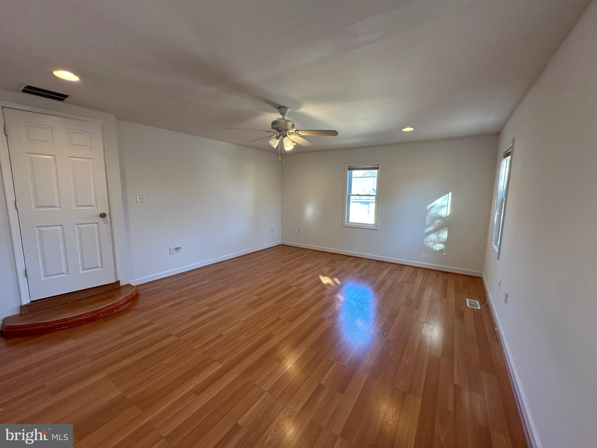 COLUMBIA FOREST - Residential Lease