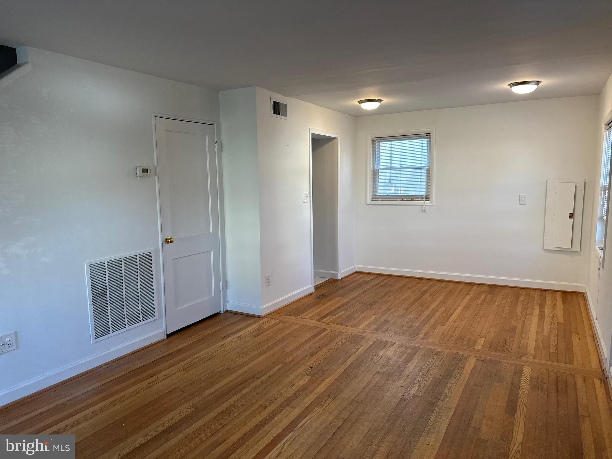 COLUMBIA FOREST - Residential Lease