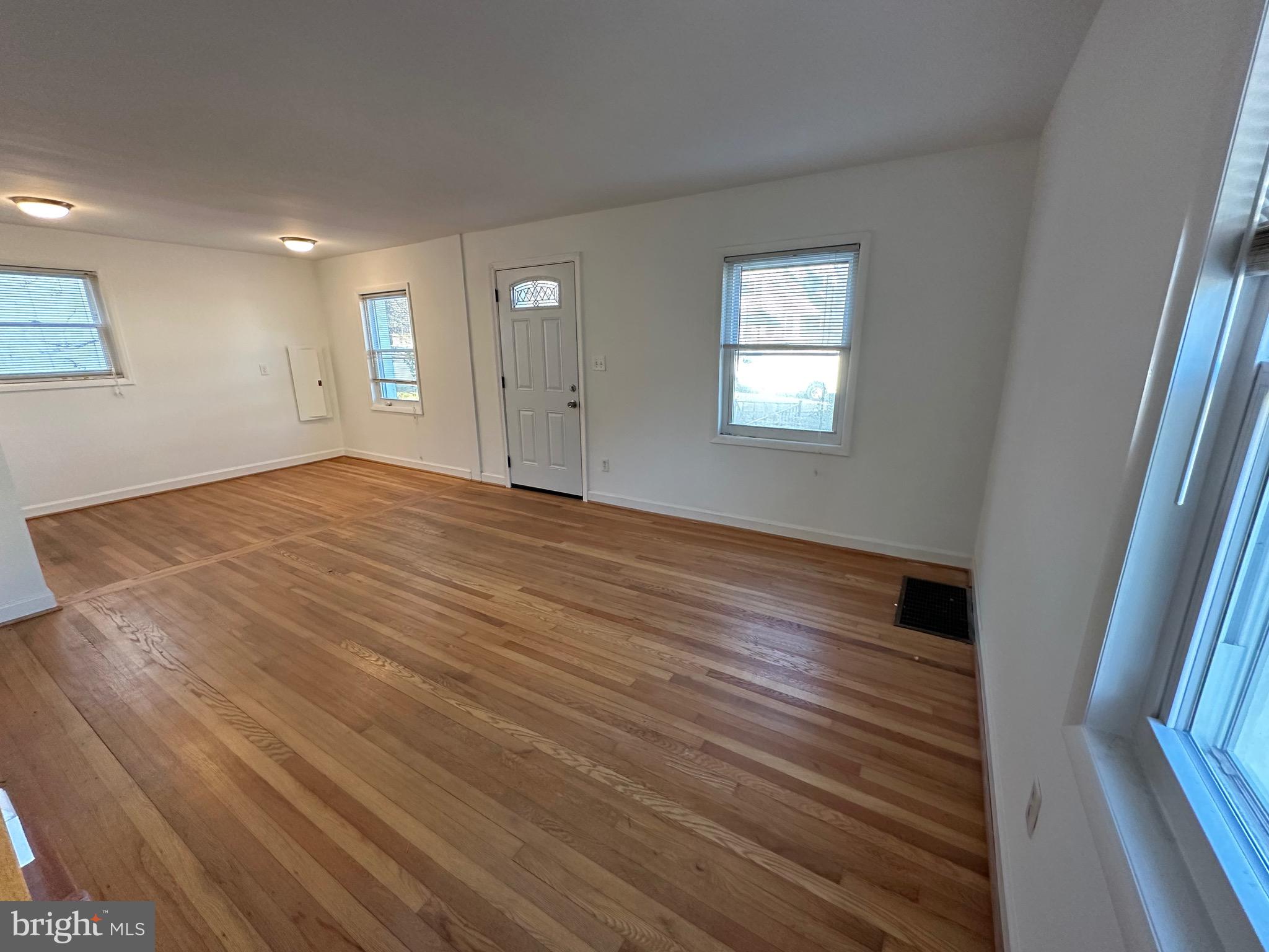 COLUMBIA FOREST - Residential Lease