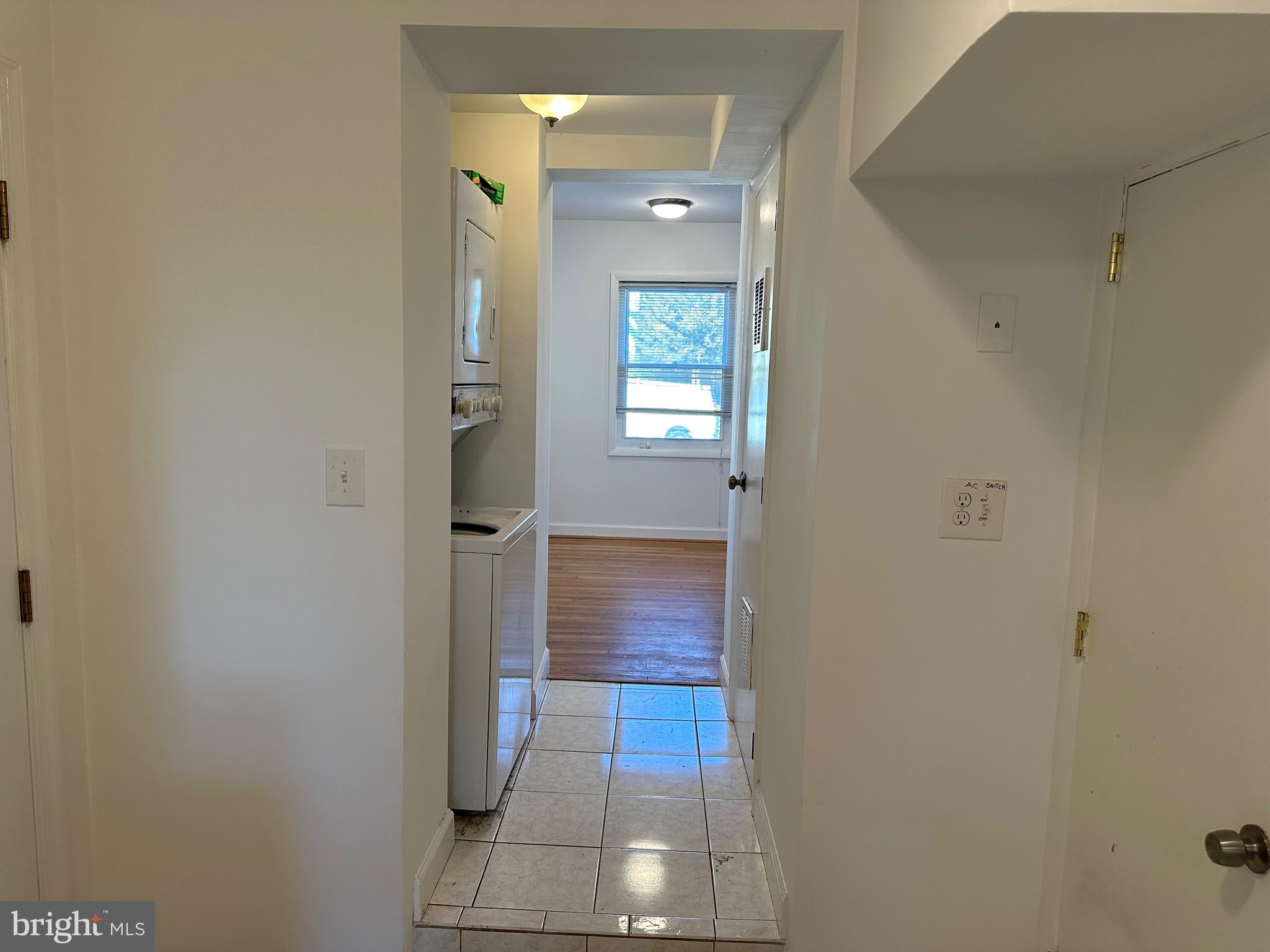 COLUMBIA FOREST - Residential Lease