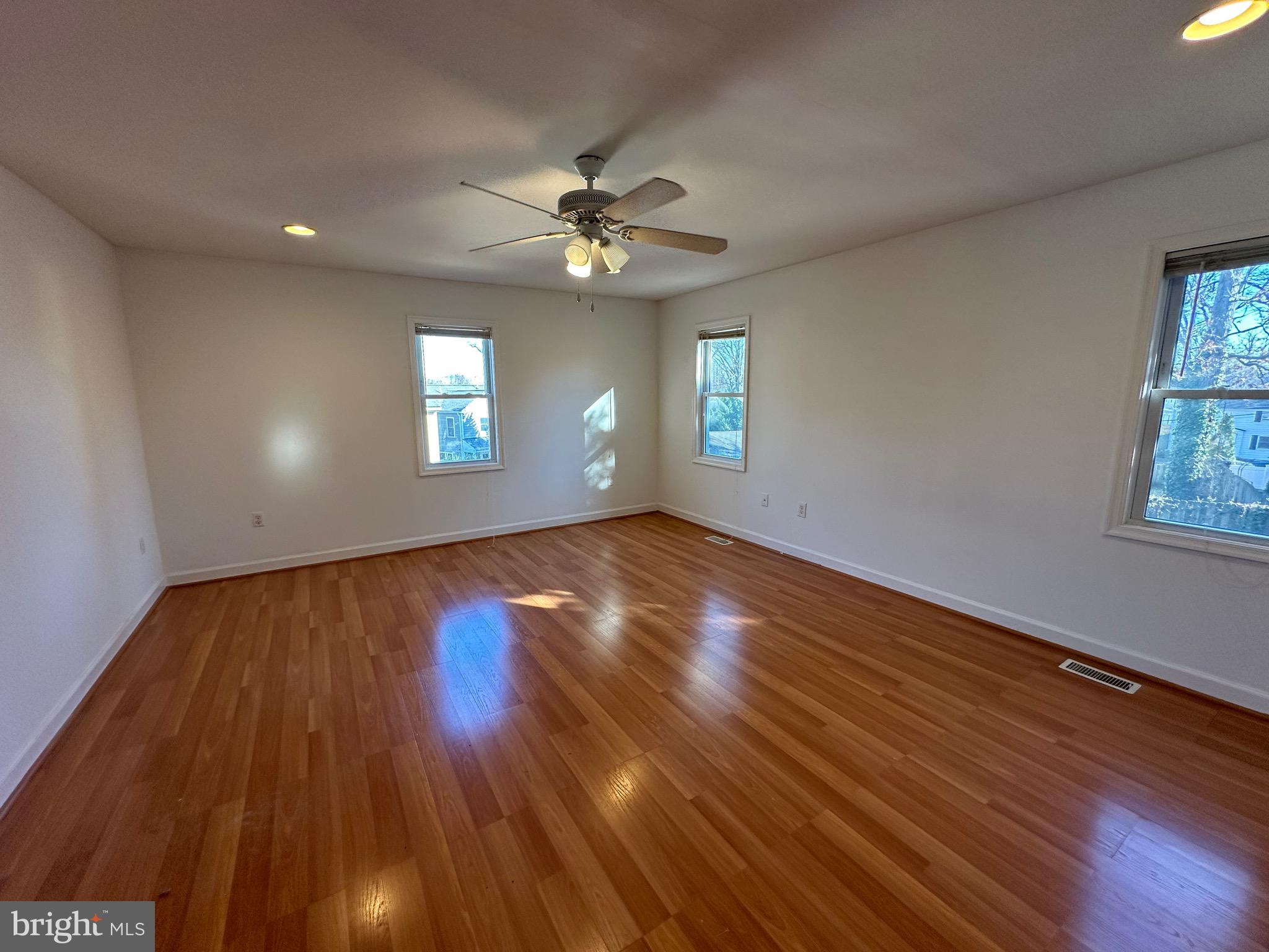 COLUMBIA FOREST - Residential Lease