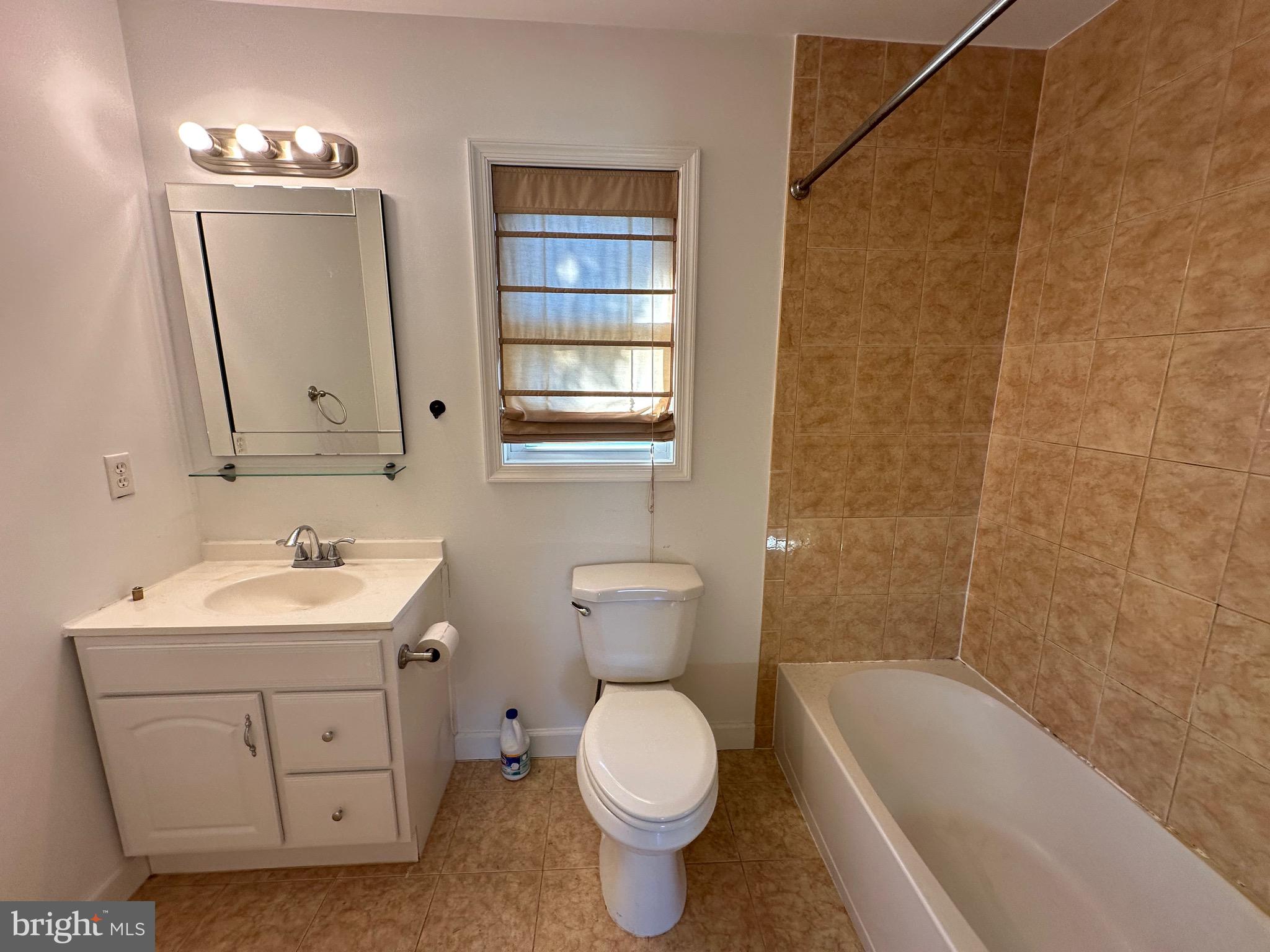 COLUMBIA FOREST - Residential Lease