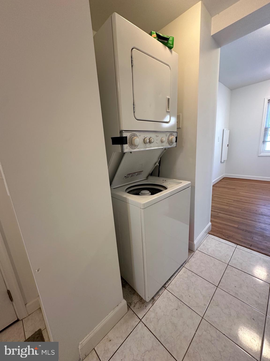 COLUMBIA FOREST - Residential Lease