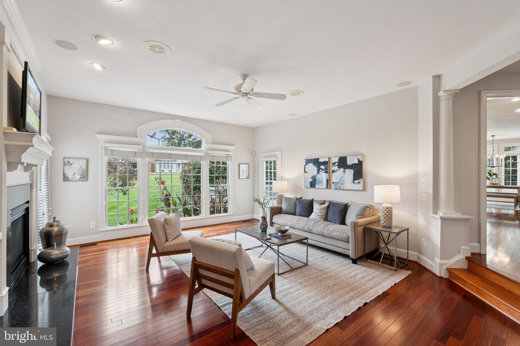 Photo of 10907 Great Point Court, GREAT FALLS, VA 22066 (MLS # VAFX2274272)