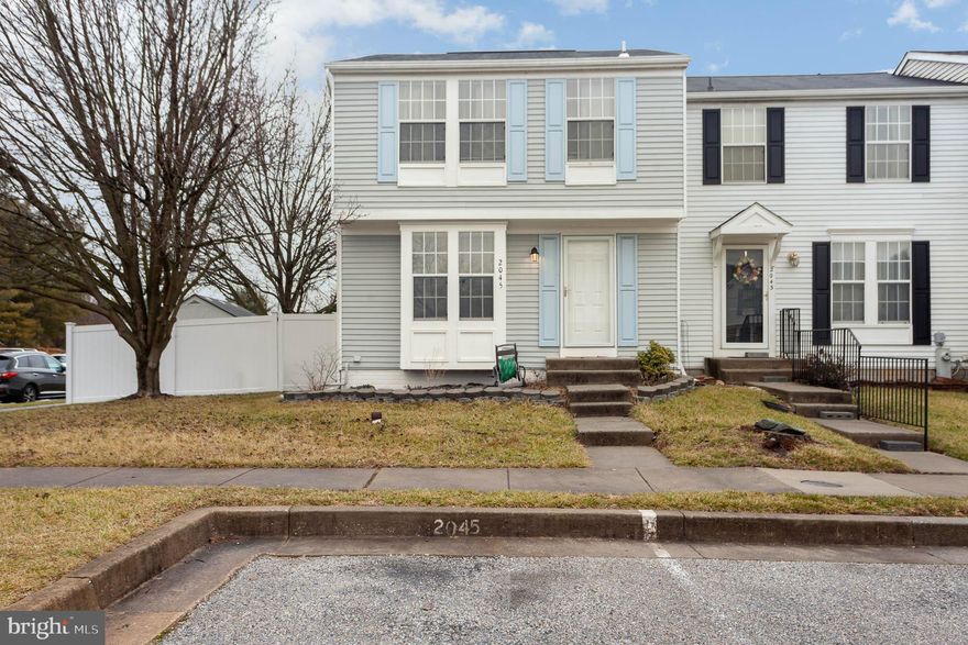 Multiple Offers received. Offer deadline is 6pm January 23, 2023. This is the one you have been waiting for!! Terrific End home freshly painted featuring an open layout and neutral colors. Dream kitchen with stainless appliances, granite counter top, and ceramic backsplash. Upper Level has three good sized bedrooms & a remodeled bathroom. Fully finished basement with an updated bathroom and recreation room with door which could serve as a 4th bedroom. The deck was freshly stained and the yard features a white vinyl privacy fence. The  community  has a pool & clubhouse. Schedule your showing today!!