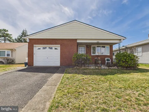 380 Port Royal Drive, Toms River, NJ MLS: NJOC2032632