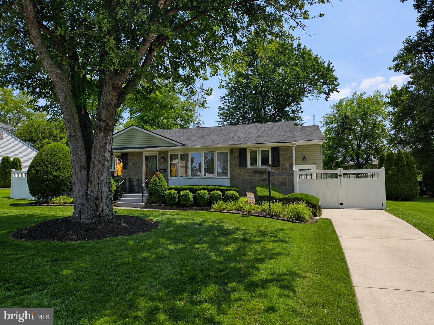 2823 BURGUNDY DRIVE