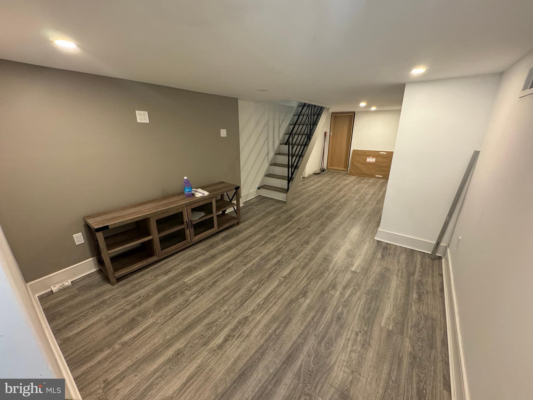 SHARSWOOD - Residential