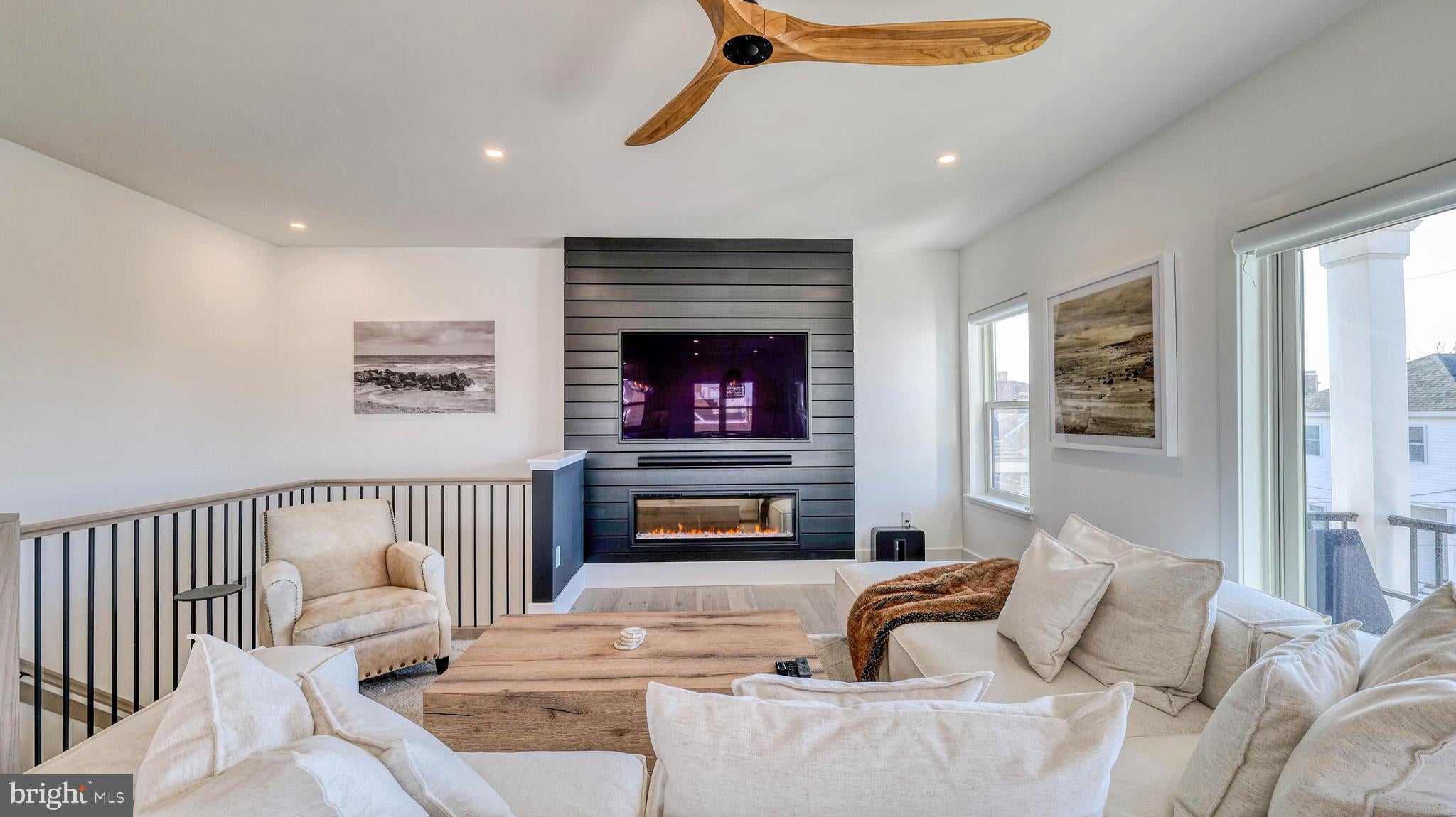 107 N NEW HAVEN AVENUE B (UPSTAIRS)