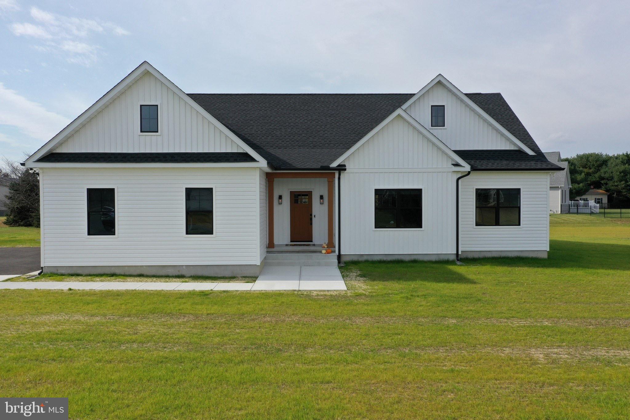 120 W LUCKY ESTATES DR