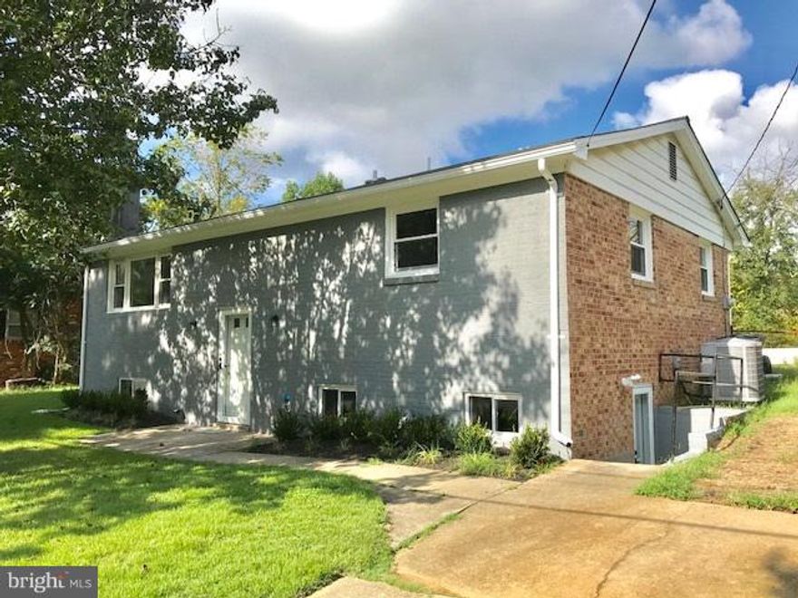 Cosy & Beautfully Renovated "Like a brand New Home". All NEW (Kitchen & Bathrooms,stainless steel appliances, cabinetry, granite counter-tops, high-efficiency HVAC, water-heater & plumbing, new hardwood & ceramic floors,new carpet.high-efficiency windows, new wood deck, wood fire-place, and much more. Very Motivated Seller! BRING YOUR OFFER BEFORE IT'S GONE!