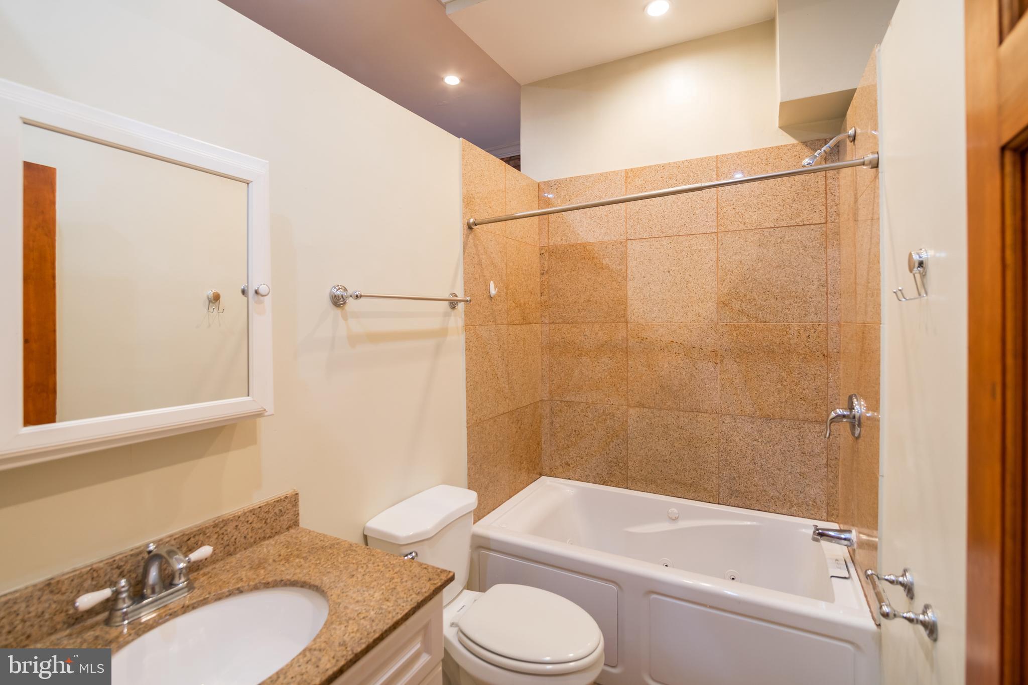 LOWER MOYAMENSING - Residential Lease