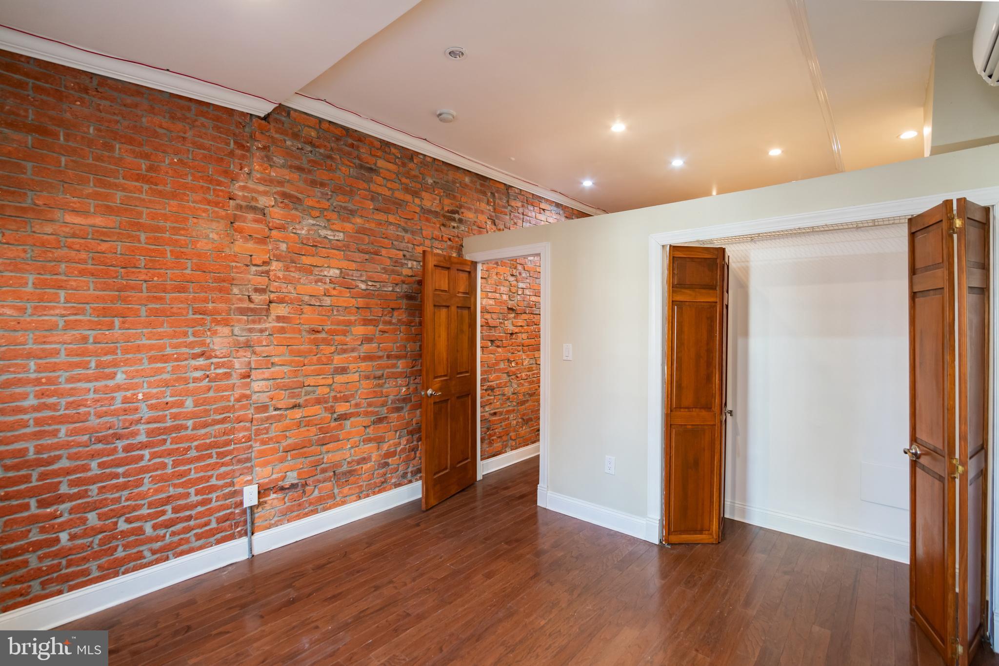 LOWER MOYAMENSING - Residential Lease