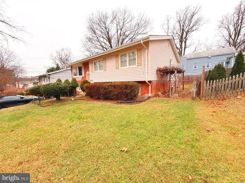 Photo of 2003 Prichard Road, SILVER SPRING, MD 20902 (MLS # MDMC2210530)