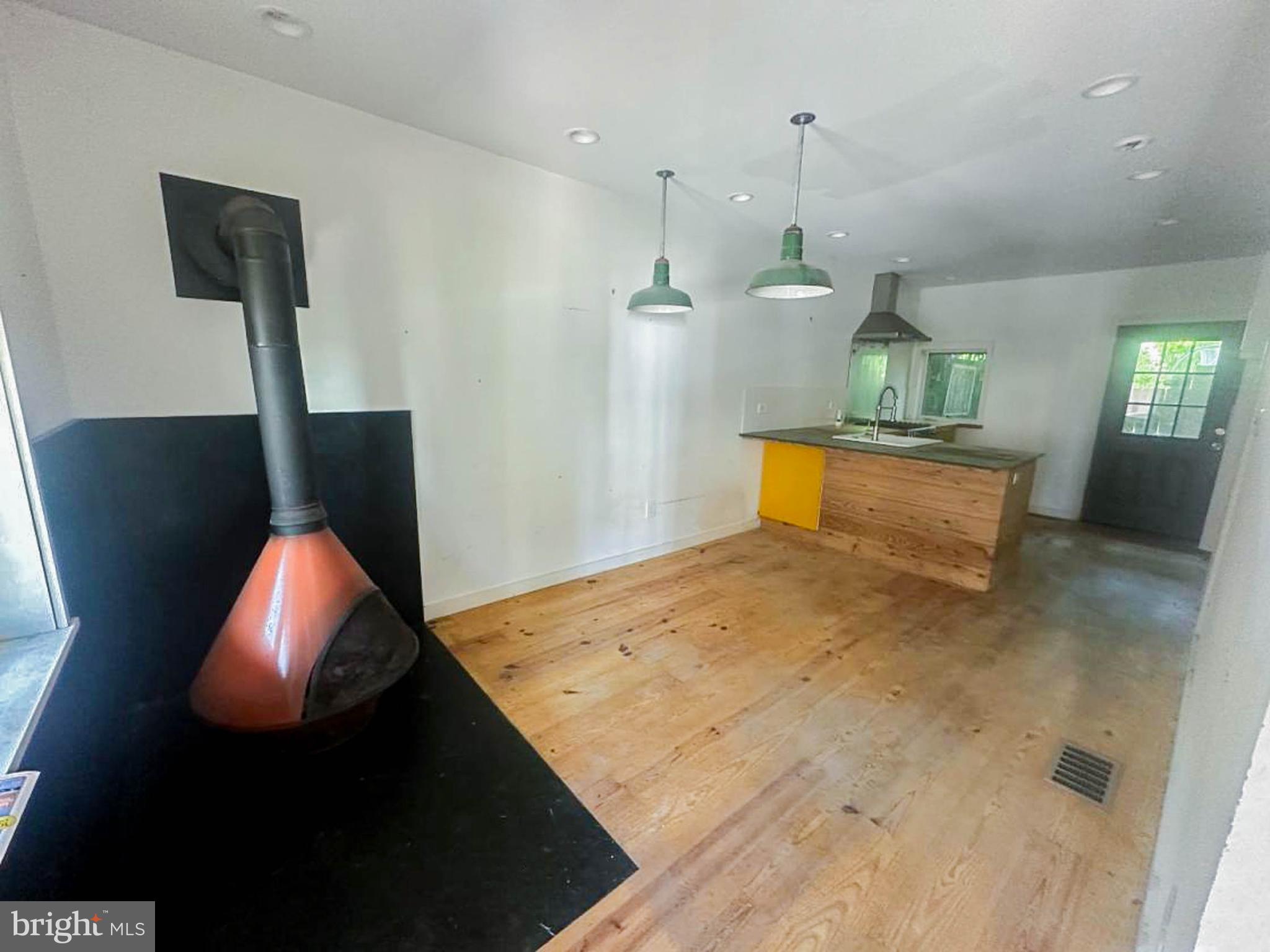 133 W DUVAL STREET