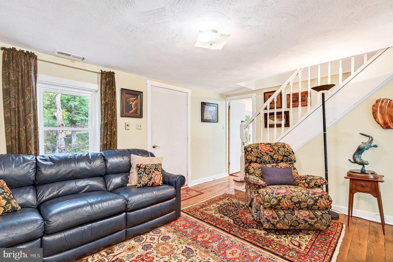 916 MOYERS LANE
