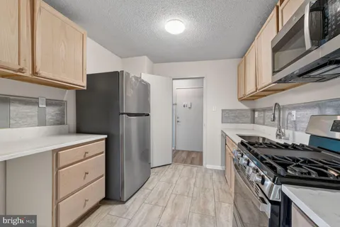 2500 N Van Dorn Street Unit 223, Alexandria, VA MLS: VAAX2053456