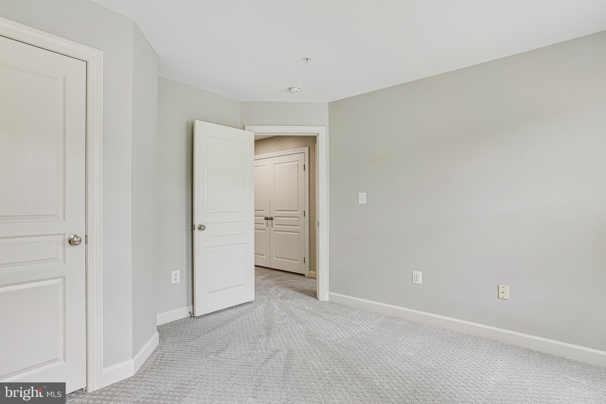 WHITEHALL SQUARE - Residential