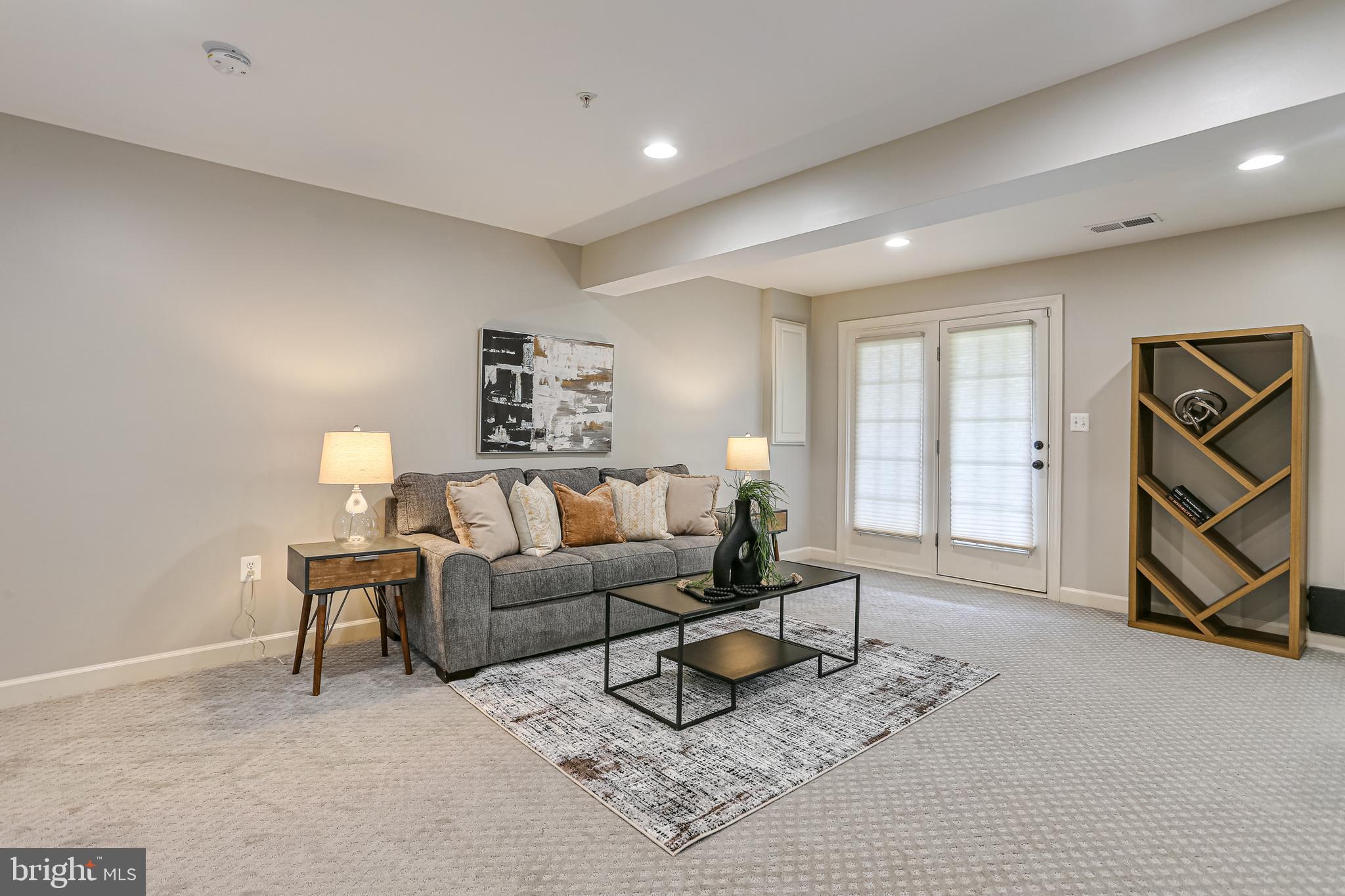 WHITEHALL SQUARE - Residential