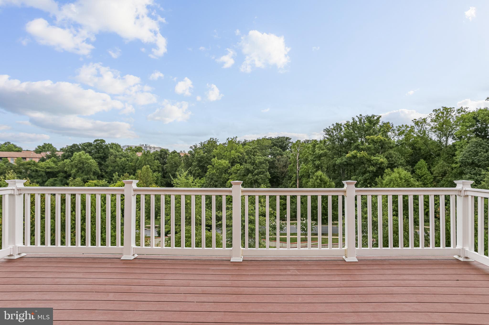 WHITEHALL SQUARE - Residential