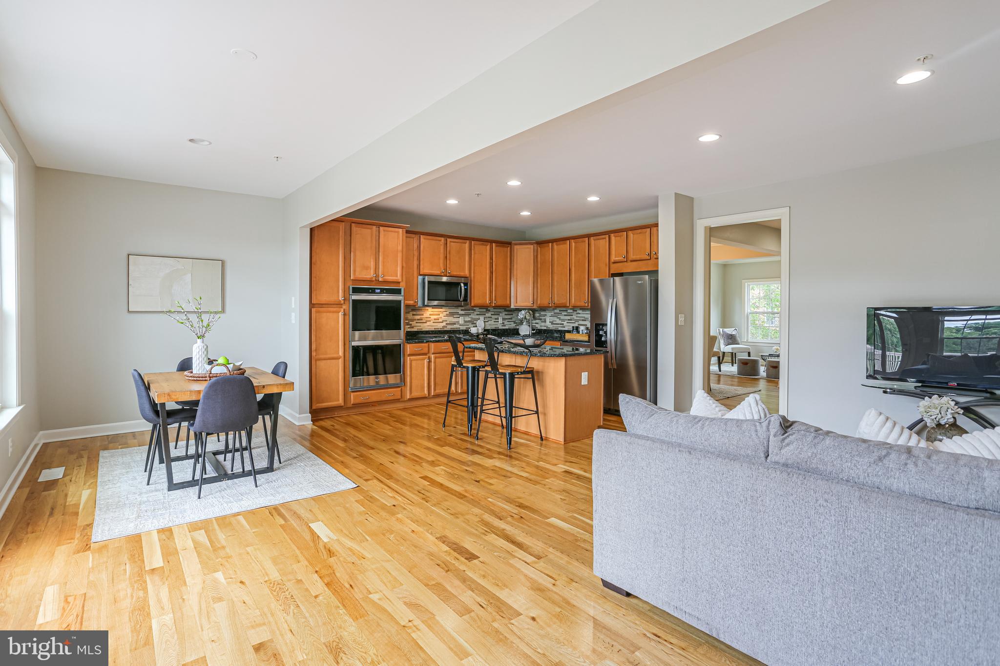 WHITEHALL SQUARE - Residential