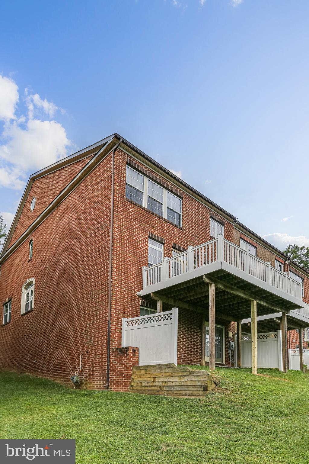 WHITEHALL SQUARE - Residential