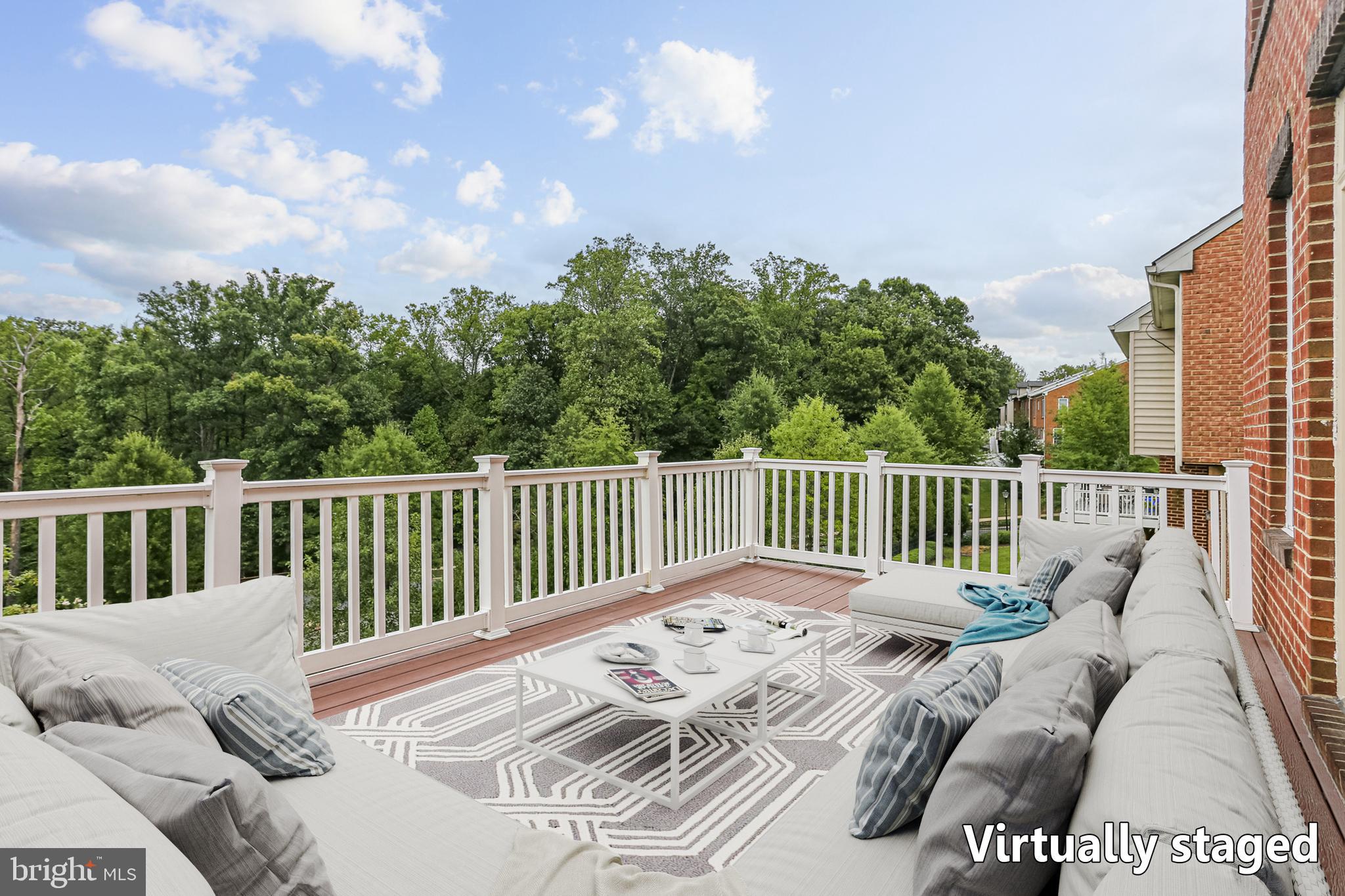 WHITEHALL SQUARE - Residential