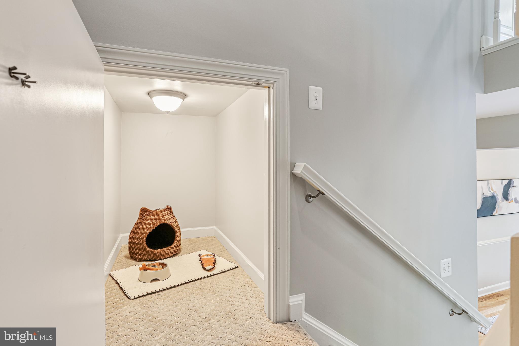 WHITEHALL SQUARE - Residential